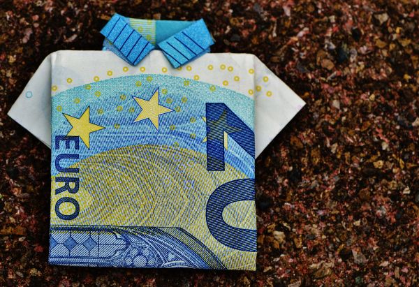 the_last_shirt_dollar_bill_20_euro_folded_gift_money_currency_euro-590385